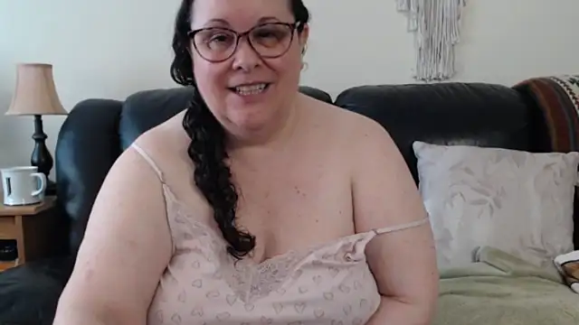Juicy Julie469 online show from April 19, 3:57 pm