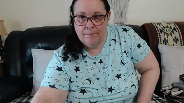 Juicy Julie469 online show from April 22, 2:57 pm