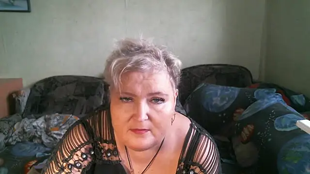 Snapshot of Lana555 chatting on July 9, 8:48 am Lana555 online show from July 9, 8:48 am