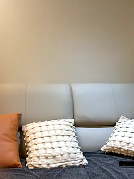 Lexiluv1 online show from December 14, 5:07 pm