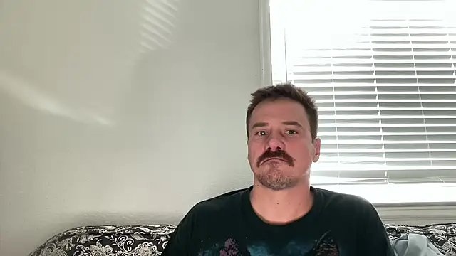 Snapshot of steelwoodVids chatting on December 3, 8:19 pm steelwoodVids online show from December 3, 8:19 pm