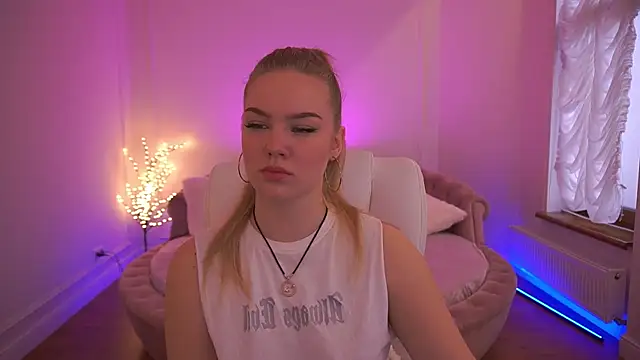 CelesteNoir online show from December 18, 7:57 am