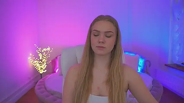 CelesteNoir online show from February 18, 8:44 am