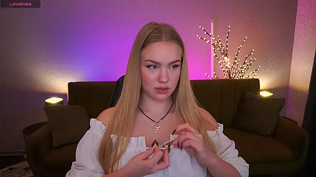 CelesteNoir online show from November 18, 7:44 am