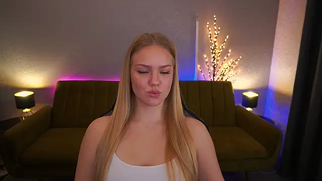 CelesteNoir online show from October 28, 7:40 am