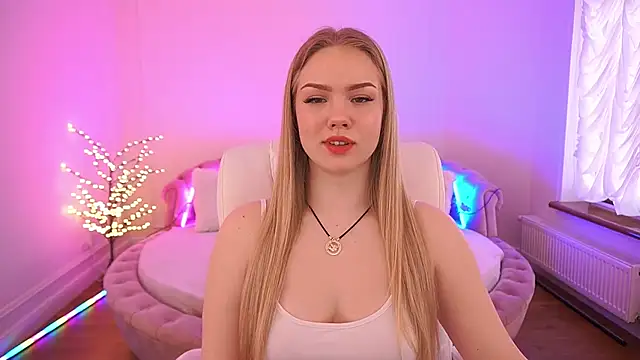 CelesteNoir online show from March 13, 7:57 am