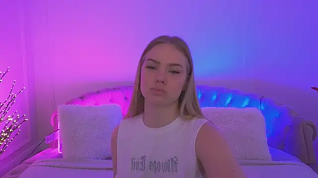 CelesteNoir online show from January 13, 8:29 am