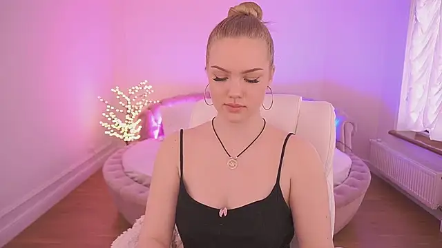 CelesteNoir online show from March 10, 7:56 am