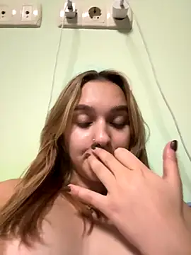 Snapshot of UrMuseOn chatting on September 8, 8:30 pm UrMuseOn online show from September 8, 8:30 pm