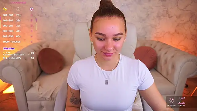 Snapshot of UrMuseOn chatting on September 27, 5:46 am UrMuseOn online show from September 27, 5:46 am