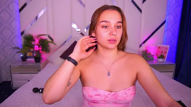 Snapshot of UrMuseOn chatting on October 29, 2:49 pm UrMuseOn online show from October 29, 2:49 pm