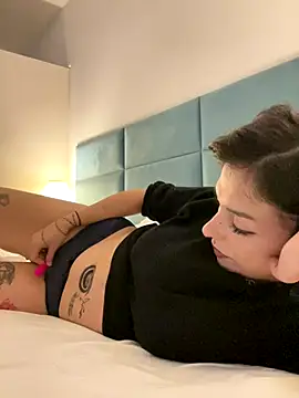 Snapshot of Piggiteablacktea chatting on November 11, 8:03 pm Piggiteablacktea online show from November 11, 8:03 pm