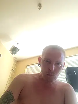Snapshot of piercingpik chatting on June 25, 9:58 am piercingpik online show from June 25, 9:58 am