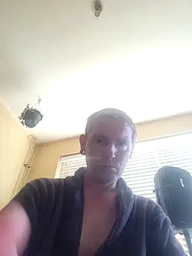 piercingpik online show from April 22, 10:33 am