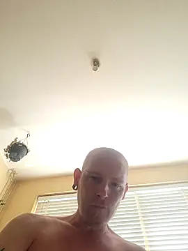 piercingpik online show from June 3, 9:21 am