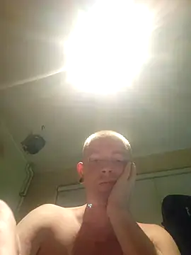 Snapshot of piercingpik chatting on June 21, 10:15 pm piercingpik online show from June 21, 10:15 pm