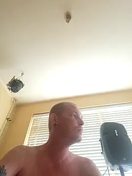 Snapshot of piercingpik chatting on June 28, 3:18 pm piercingpik online show from June 28, 3:18 pm