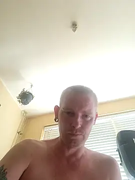 Snapshot of piercingpik chatting on June 26, 9:04 am piercingpik online show from June 26, 9:04 am