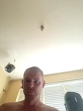 Snapshot of piercingpik chatting on July 17, 9:06 am piercingpik online show from July 17, 9:06 am