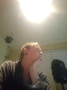 piercingpik online show from April 16, 8:31 pm