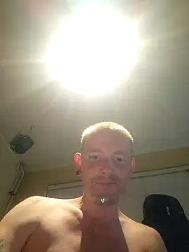 Snapshot of piercingpik chatting on July 6, 8:55 pm piercingpik online show from July 6, 8:55 pm