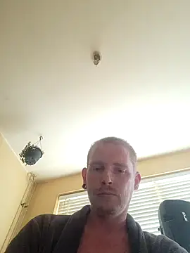 Snapshot of piercingpik chatting on July 8, 2:40 pm piercingpik online show from July 8, 2:40 pm