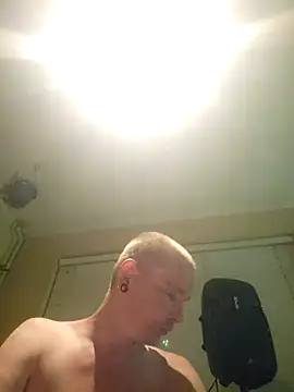 Snapshot of piercingpik chatting on June 27, 11:44 pm piercingpik online show from June 27, 11:44 pm