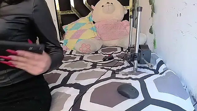 lucywhite13 online show from March 20, 7:15 pm