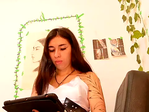 lucywhite13 online show from September 13, 6:41 pm