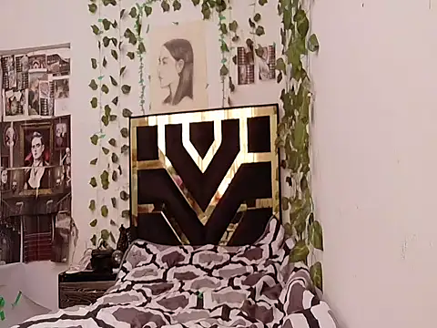 lucywhite13 online show from September 17, 7:27 pm