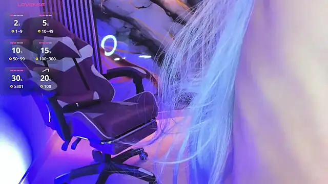 chloe jacksonn online show from April 9, 9:10 pm