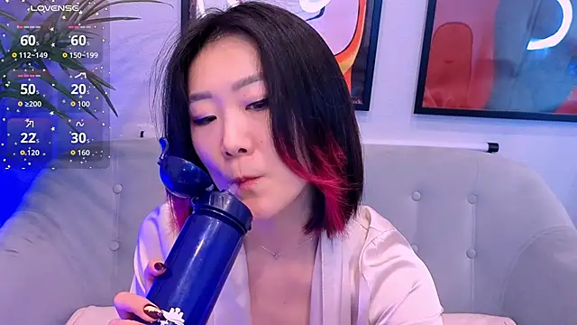 Snapshot of AikoYamada chatting on October 6, 9:43 am AikoYamada online show from October 6, 9:43 am
