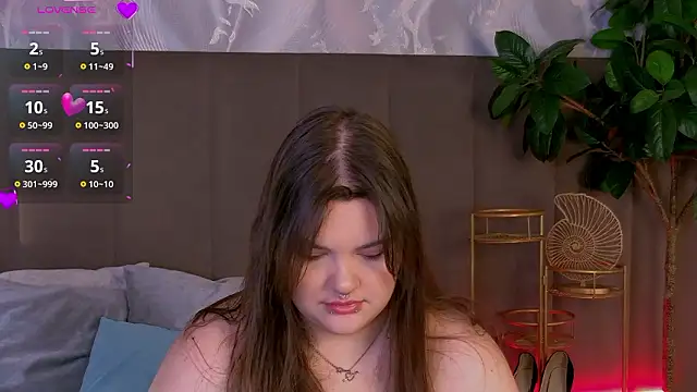 EmilyHyde online show from March 6, 10:43 am