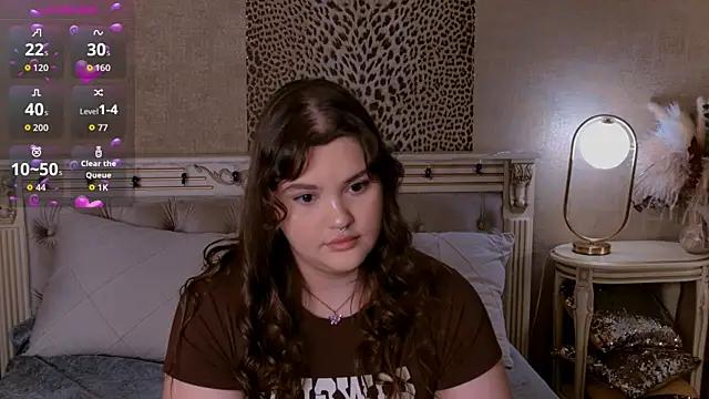 Snapshot of EmilyHyde chatting on November 6, 8:46 pm EmilyHyde online show from November 6, 8:46 pm