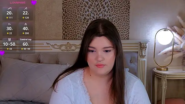 Snapshot of EmilyHyde chatting on June 29, 8:41 pm EmilyHyde online show from June 29, 8:41 pm