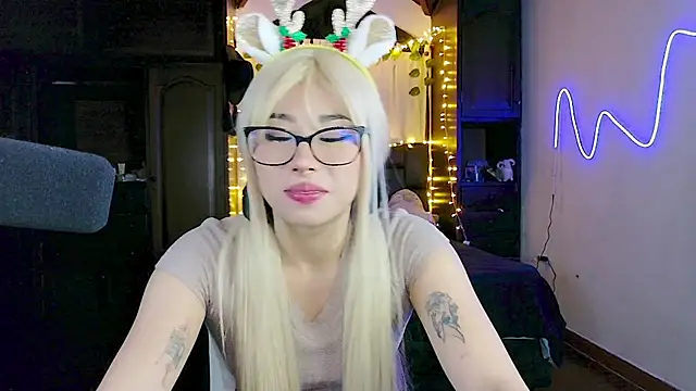 Shisuku Sophi online show from November 29, 1:50 am