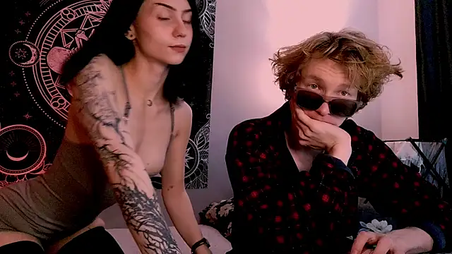 Snapshot of poisondevotion chatting on December 18, 3:49 pm poisondevotion online show from December 18, 3:49 pm