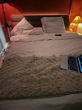 Ofcourseoneday online show from February 9, 5:00 pm