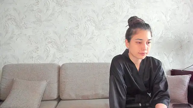 sophywhisper online show from November 14, 6:28 am