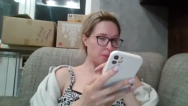 Snapshot of Jugira chatting on June 16, 9:59 pm Jugira online show from June 16, 9:59 pm