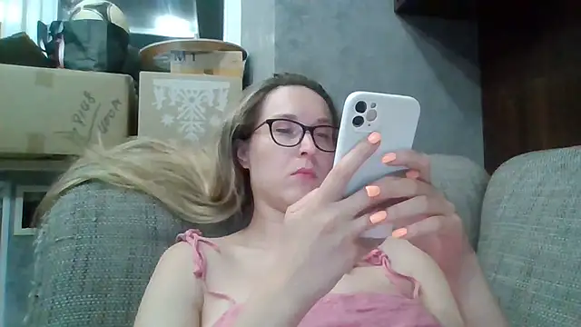 Snapshot of Jugira chatting on July 10, 10:43 pm Jugira online show from July 10, 10:43 pm
