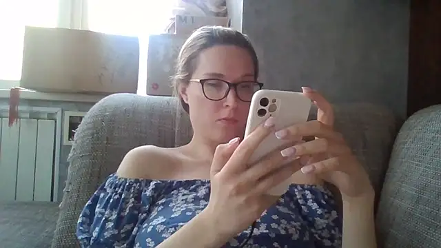 Snapshot of Jugira chatting on June 9, 5:25 pm Jugira online show from June 9, 5:25 pm