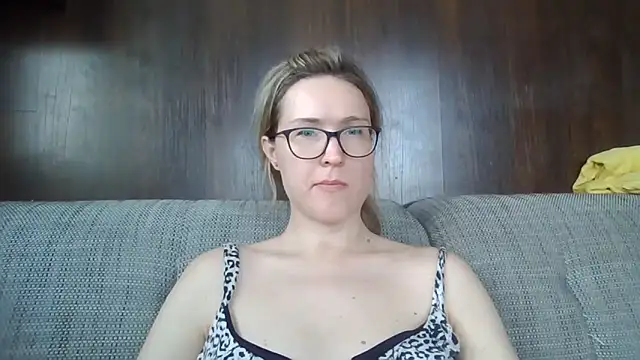 Snapshot of Jugira chatting on June 18, 12:21 pm Jugira online show from June 18, 12:21 pm