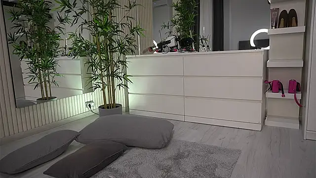 EmmaBlanco online show from April 2, 5:14 am