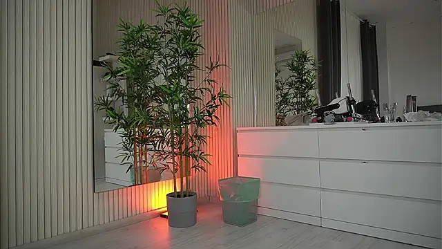 EmmaBlanco online show from March 24, 6:02 am