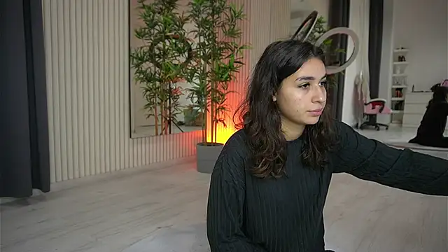 Snapshot of EmmaBlanco chatting on September 22, 5:13 am EmmaBlanco online show from September 22, 5:13 am