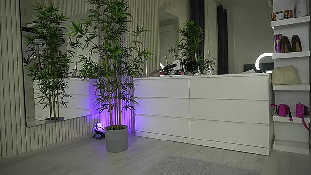 EmmaBlanco online show from April 1, 5:31 am