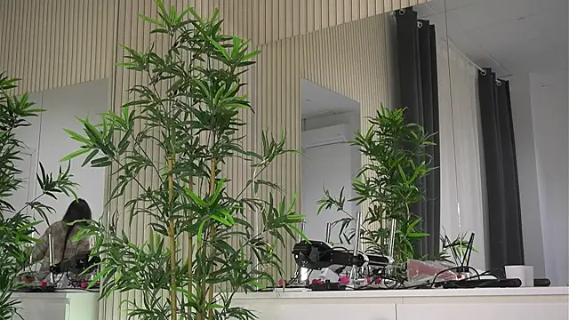 EmmaBlanco online show from April 16, 5:08 am