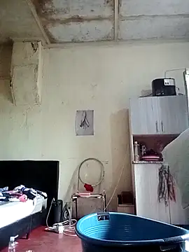 RFeltomWhitJ online show from November 18, 5:00 am