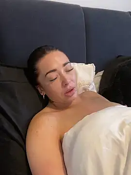 ItsCOCOx online show from October 3, 6:48 am